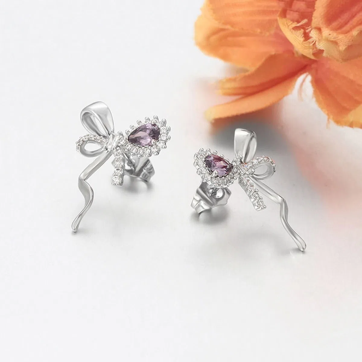 Pendientes con nudo de mariposa, amatista y moissanita
