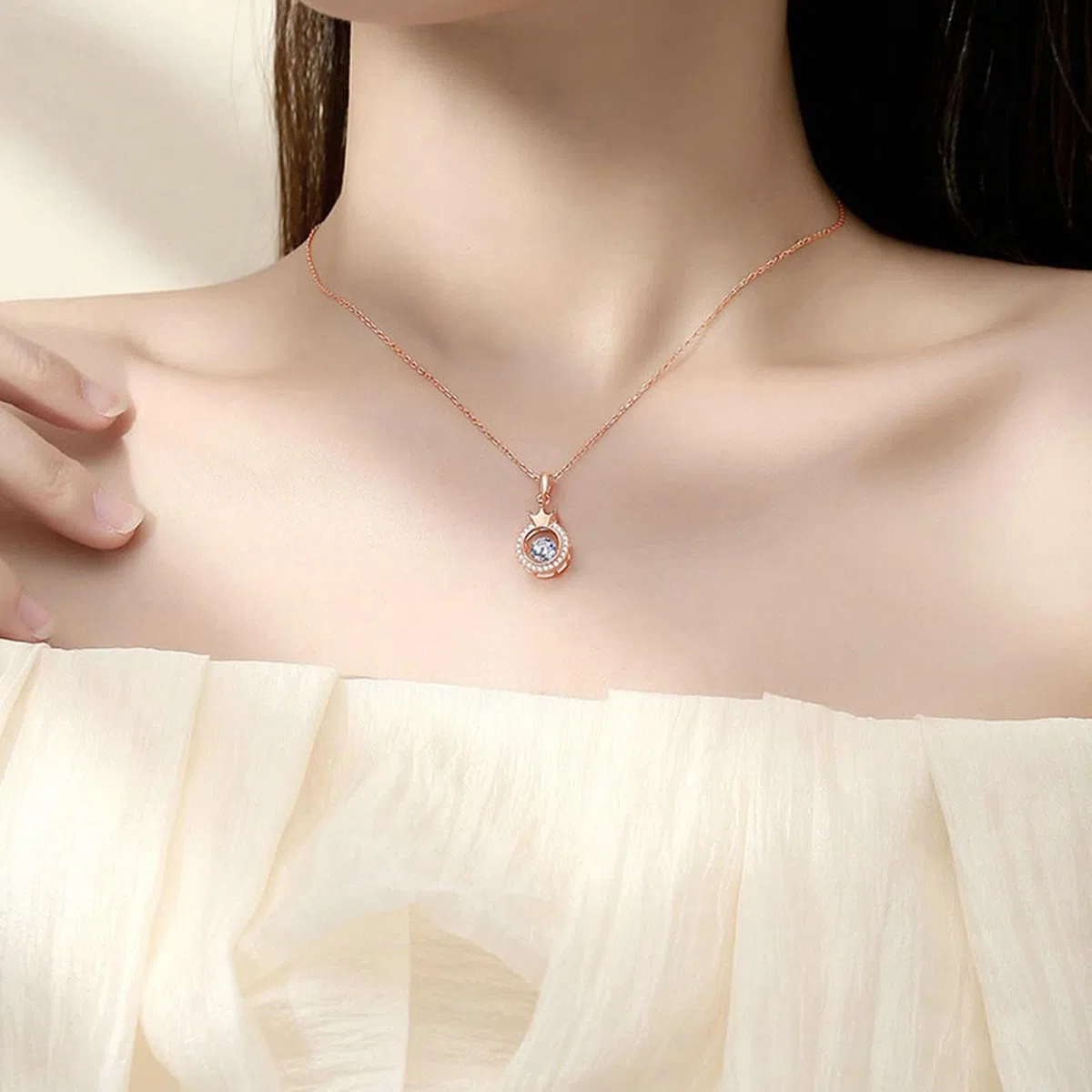 Collar con colgante de oro blanco de 9 kt/14 kt/18 quilates, redondo hueco y corona con topacio y diamante de 0,5 quilates, collares con colgante azul plateado para mujer