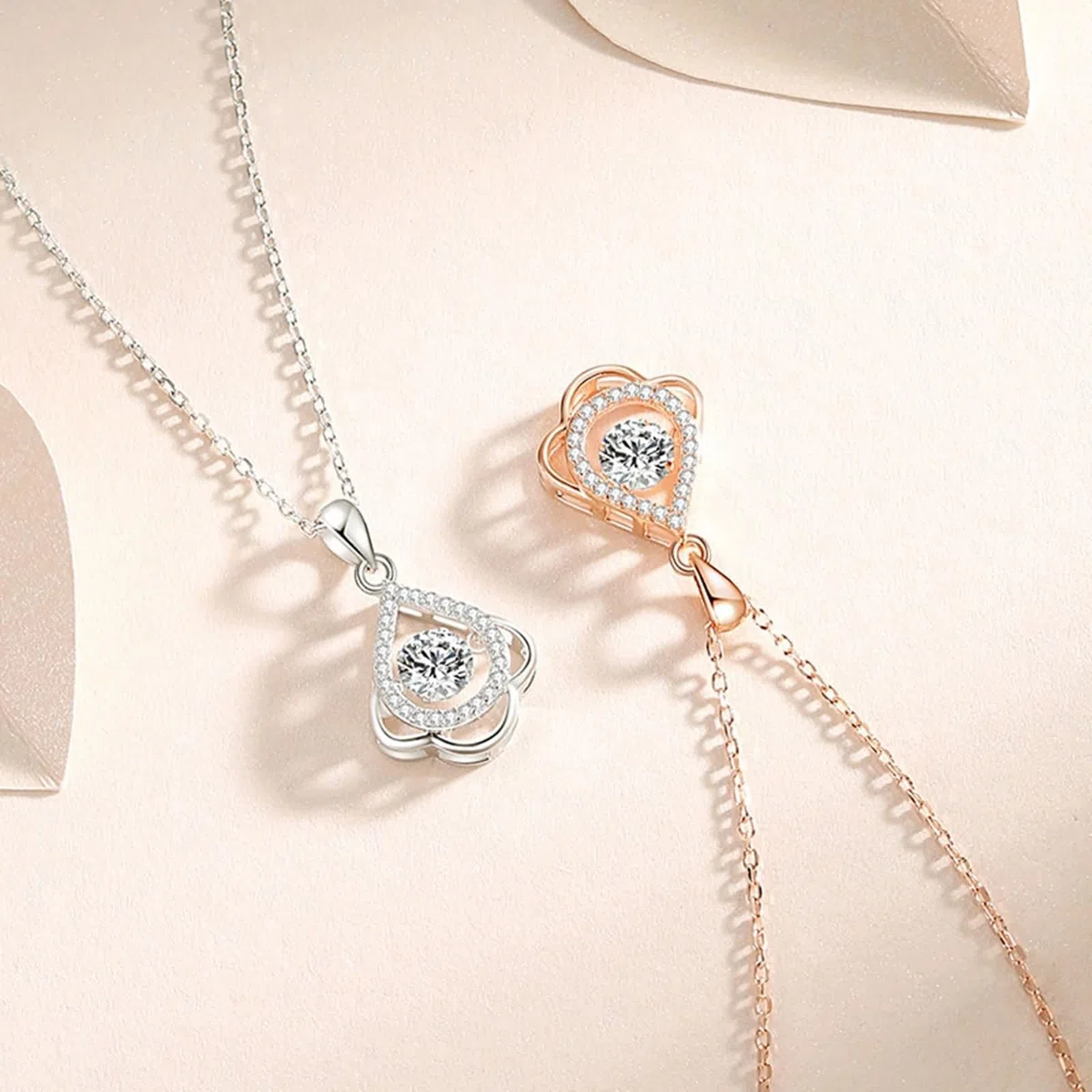 Collar de oro blanco de 9K/14K/18K con colgante para mujer, gota de agua hueca con topacio y moissanita de 0,75 quilates, collar de plata azul claro para compromiso