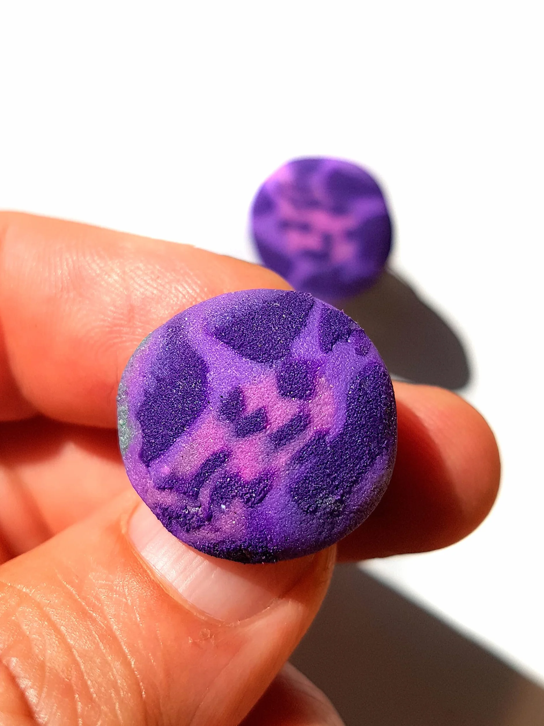 Pendientes Botón Lilas Terciopelo de arcilla polimérica Pieza única regalo original