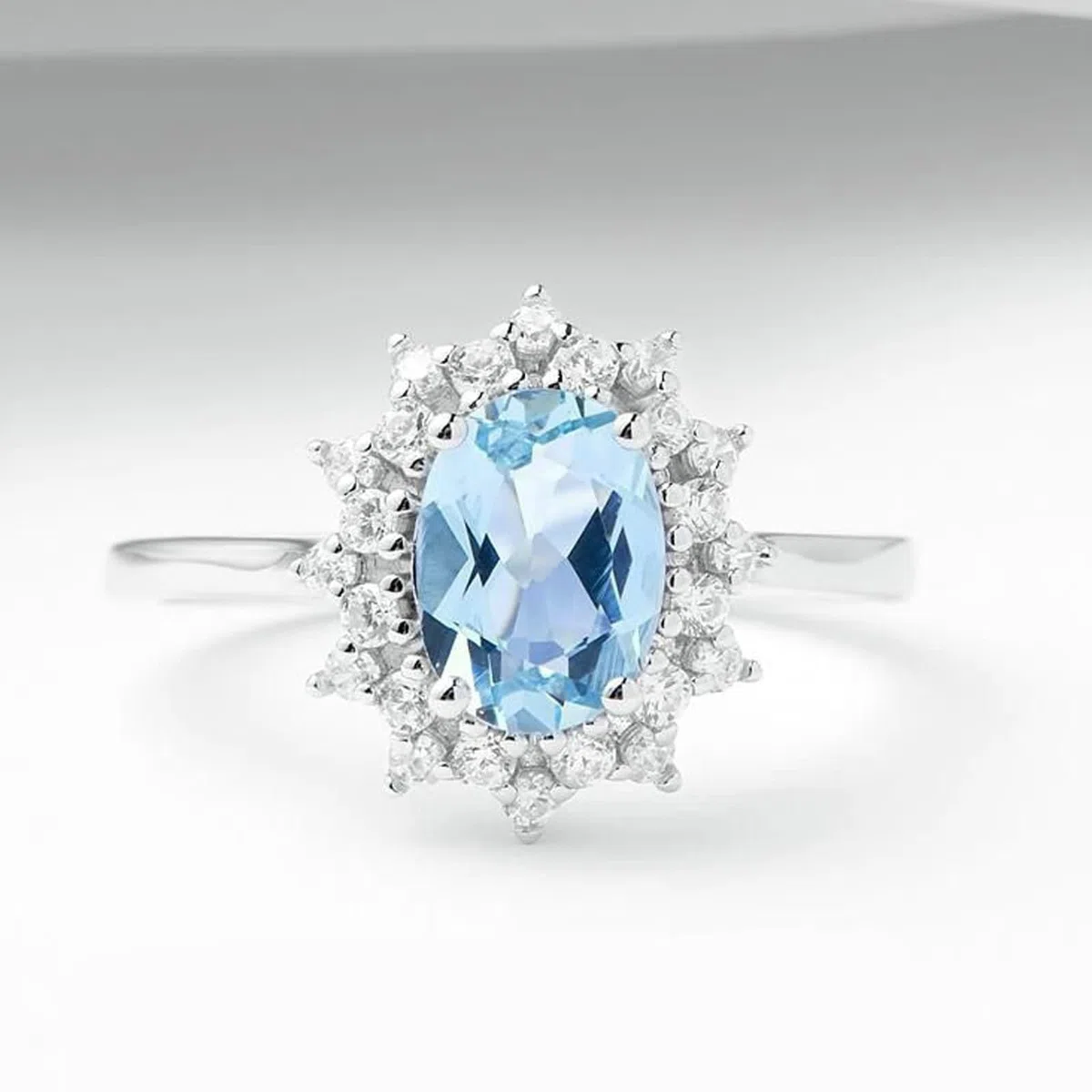 Anillo de boda para mujer, anillo de boda gótico con aguamarina ovalada y diamantes de oro blanco