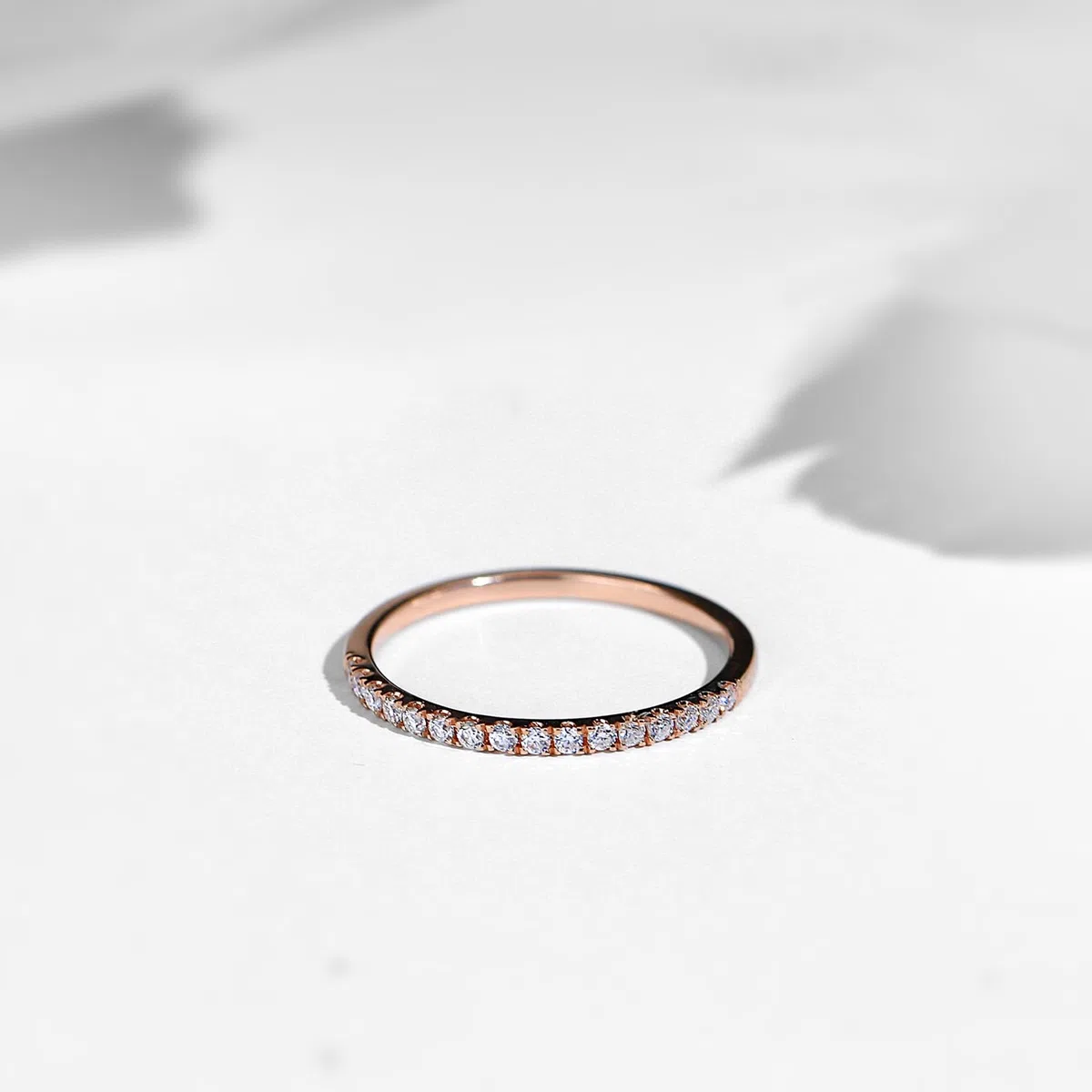 Anillo de boda para mujer, diseño de rosa, 18 K, apilable, con corte redondo, tamaño 66 (21.0)