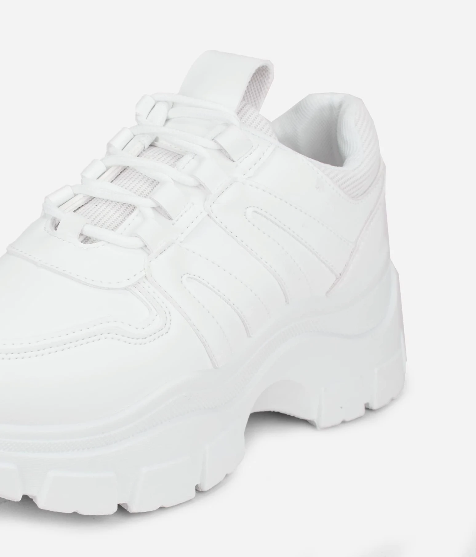 BOSANOVA Zapatillas con Total Look Blanco, Detalle de Trekking en los Cordones y Ligera Suela de Plataforma de 6,5 cm. Cierre con Cordones. Calzado para Mujer