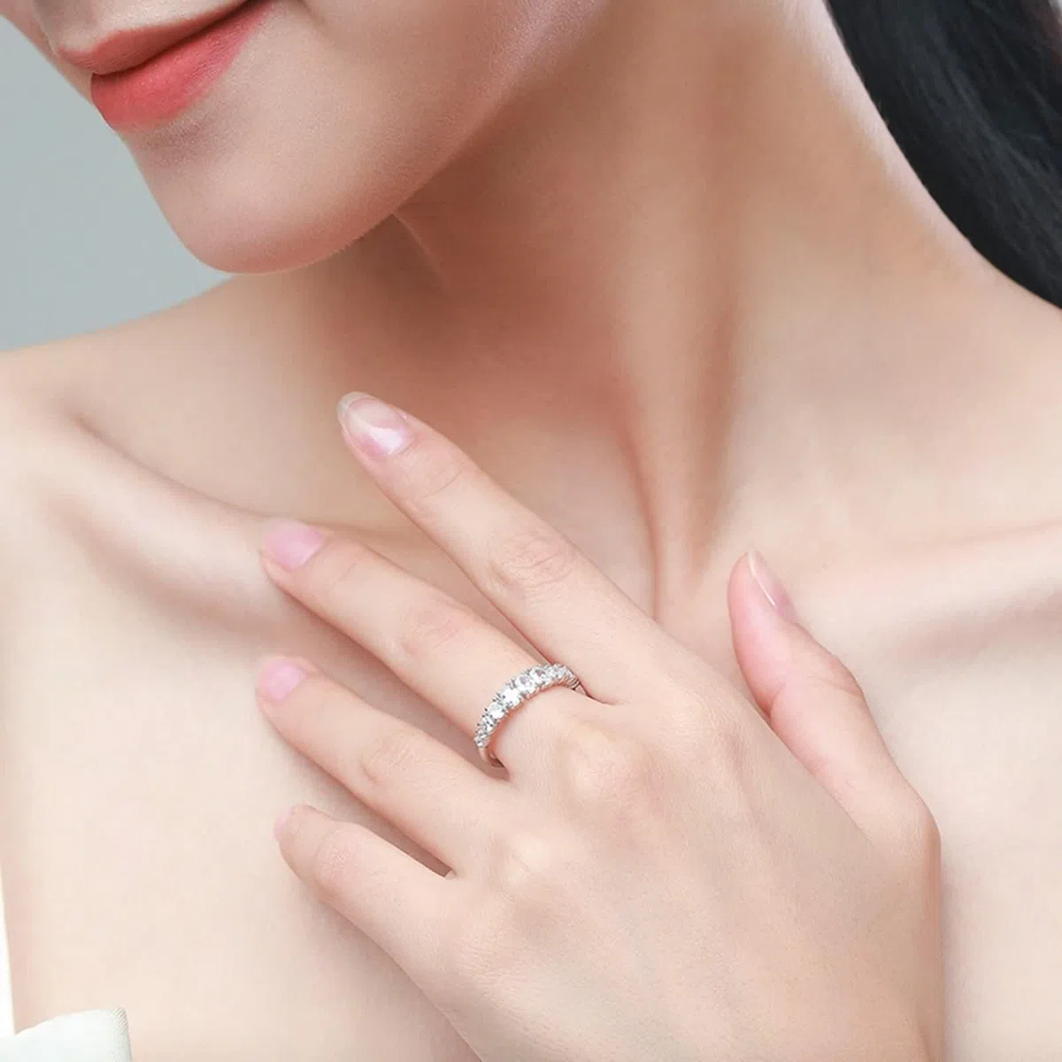 Moissanite Anillo de Oro Blanco, Anillo de Compromiso para Mujeres Diseño Apilable con Moissanite Ovalado y Redondo de Oro Blanco de 9 K