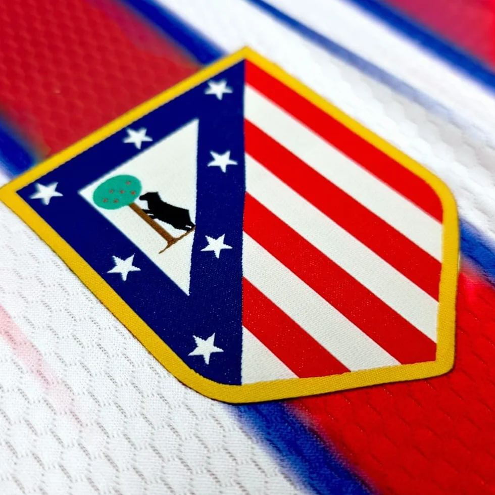 Atletico de Madrid Kit 2024-2025 | Camiseta y pantalón fútbol | Diseño local inspirado en el club | Tejido transpirable | Estilo