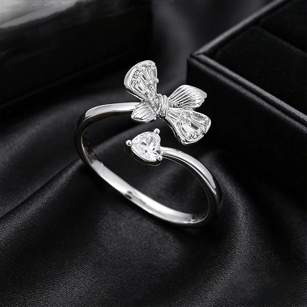 KnSam Alianzas de oro blanco auténtico Au750 de 18 quilates con corazón de moissanita, mariposa corazón de platino 950, alianzas de boda, talla 47-65