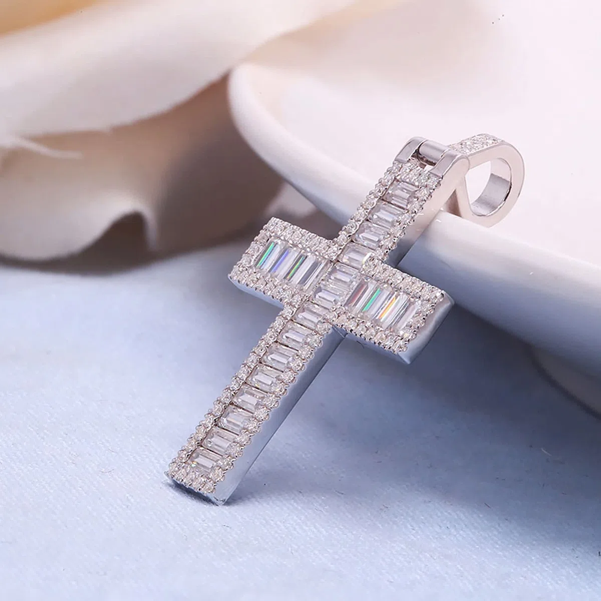 KnBoB Colgante de mujer, collar de oro blanco de 14 quilates/18 quilates, cruz de 0,11 quilates, cadena de moissanita, 45 cm