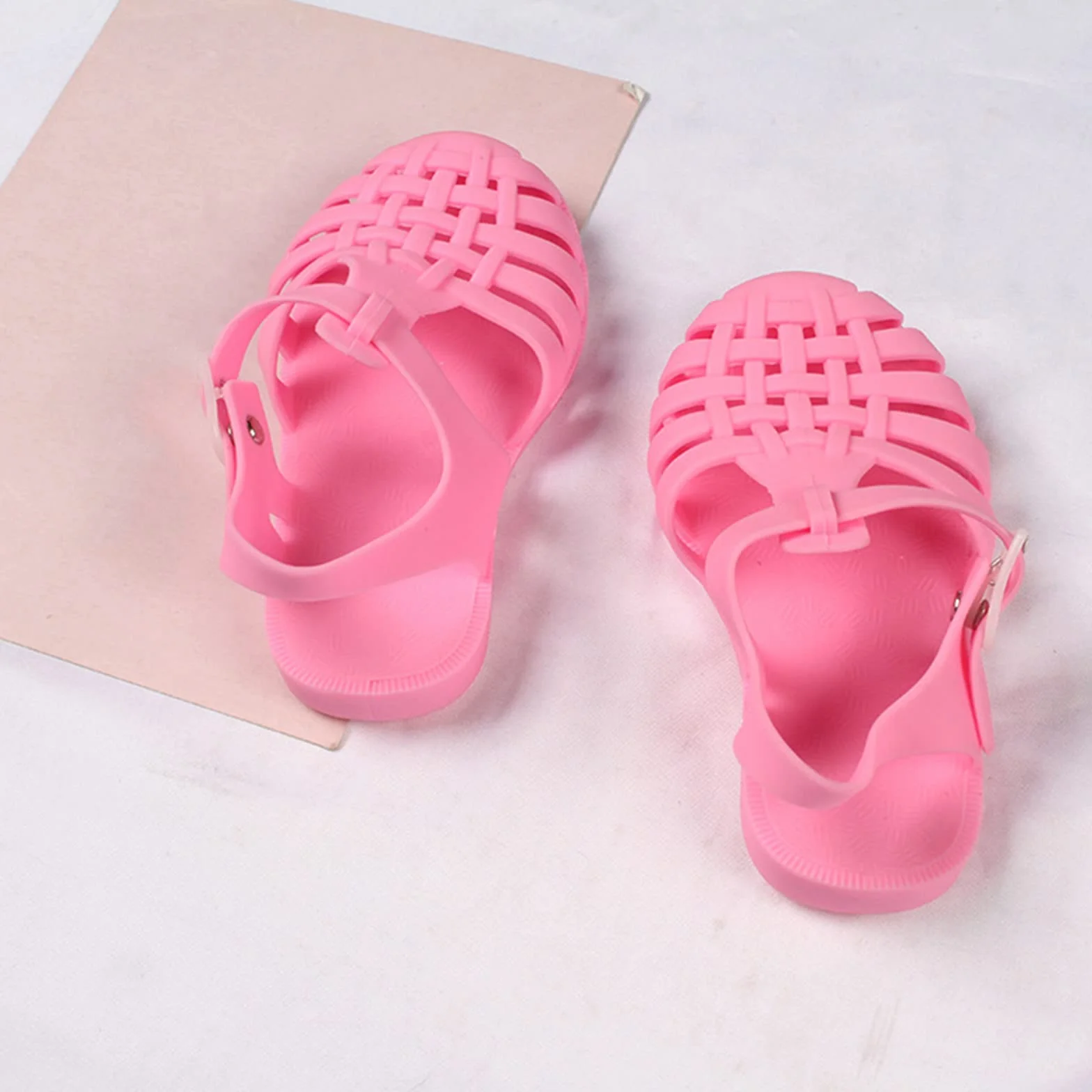 HAOLEI 2025 Cangrejeras Niña,Sandalias Niña Verano Casual Sandalia de Punta Cerrada con Hebilla Ajustable Cómodas Antideslizante Zapato Planas con Suela Suave Ligero Transpirable Chanclas Niño