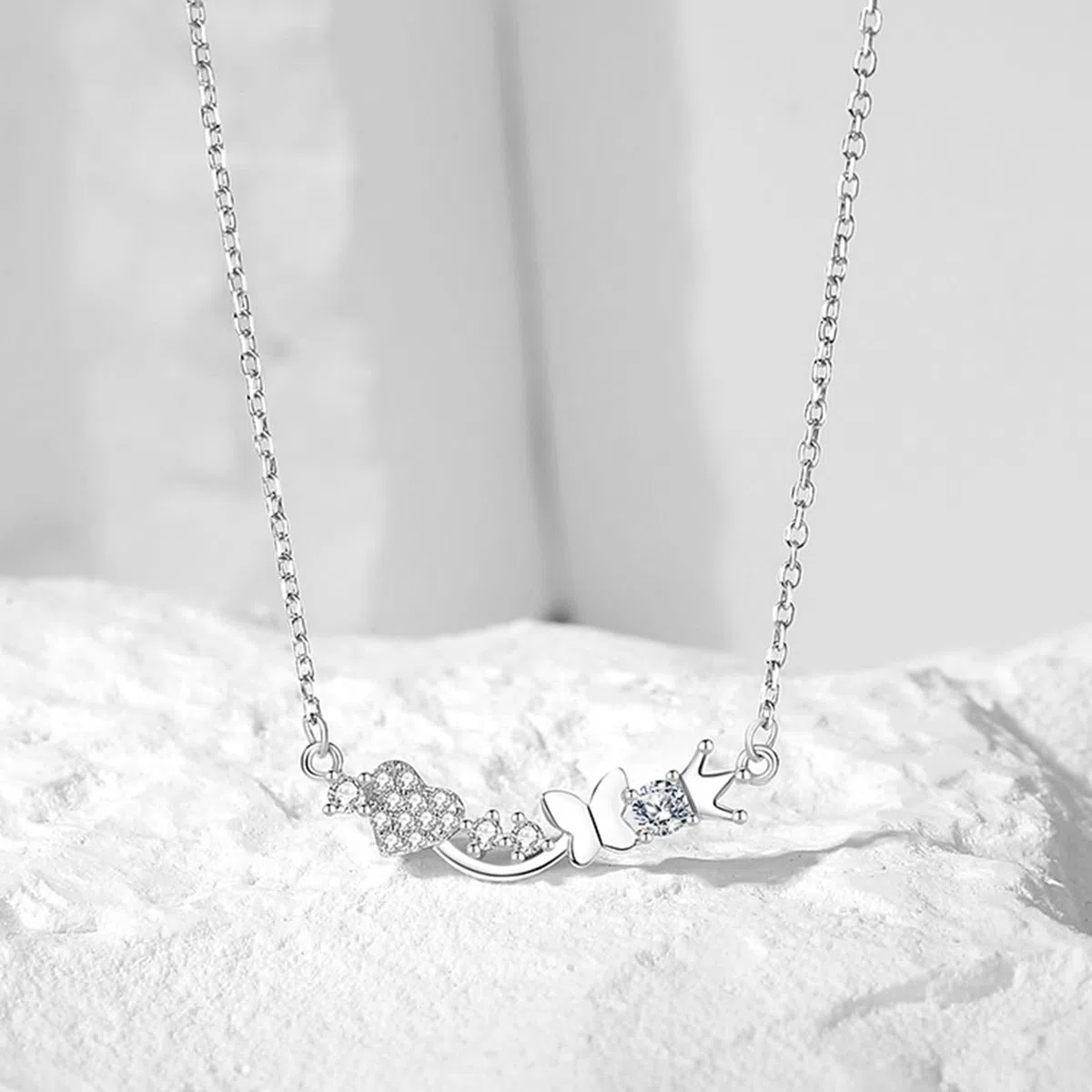 Collar con colgante para mujer, oro blanco de 9 quilates, 14 quilates, 18 quilates, corona de mariposa y corazón con moissanita, collar de plata para mujer de boda