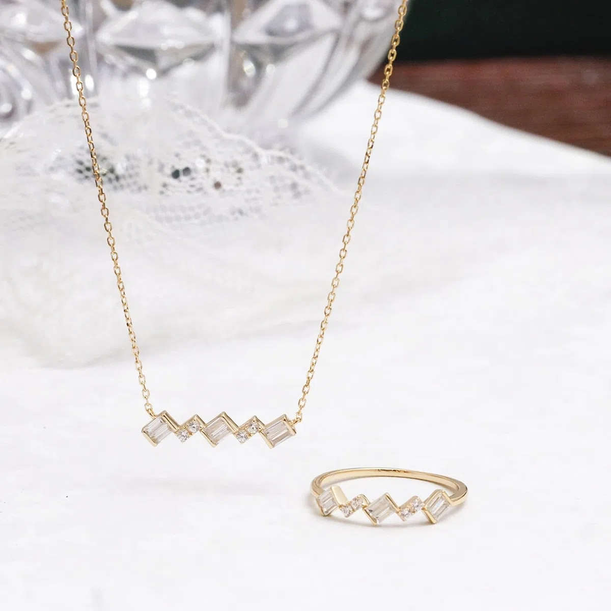 Anillo de compromiso de oro auténtico de 9 K/14 K/18 K con moissanita baguette, forma clásica