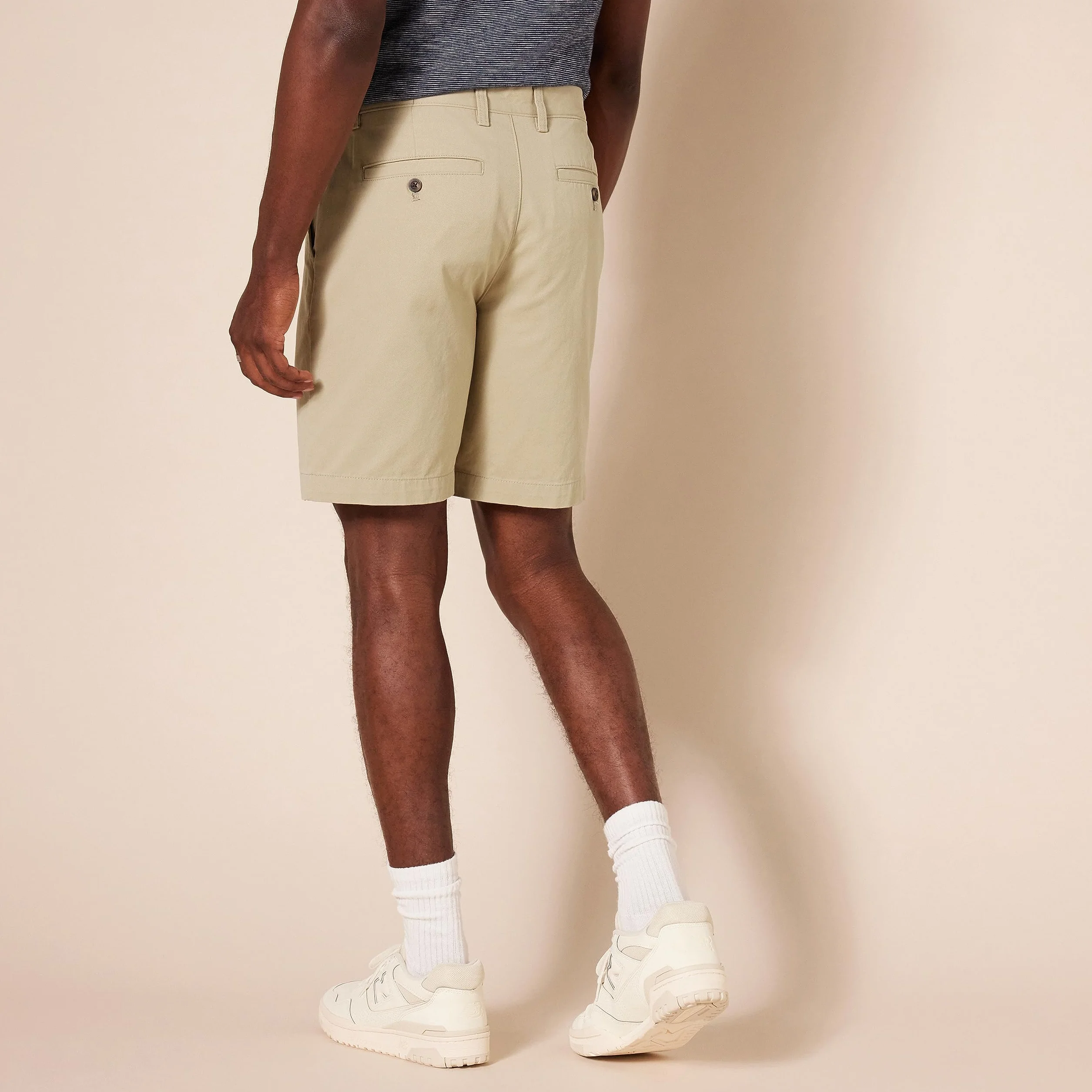 Amazon Essentials Pantalones Cortos Chinos de Corte Ajustado de 23cm Hombre