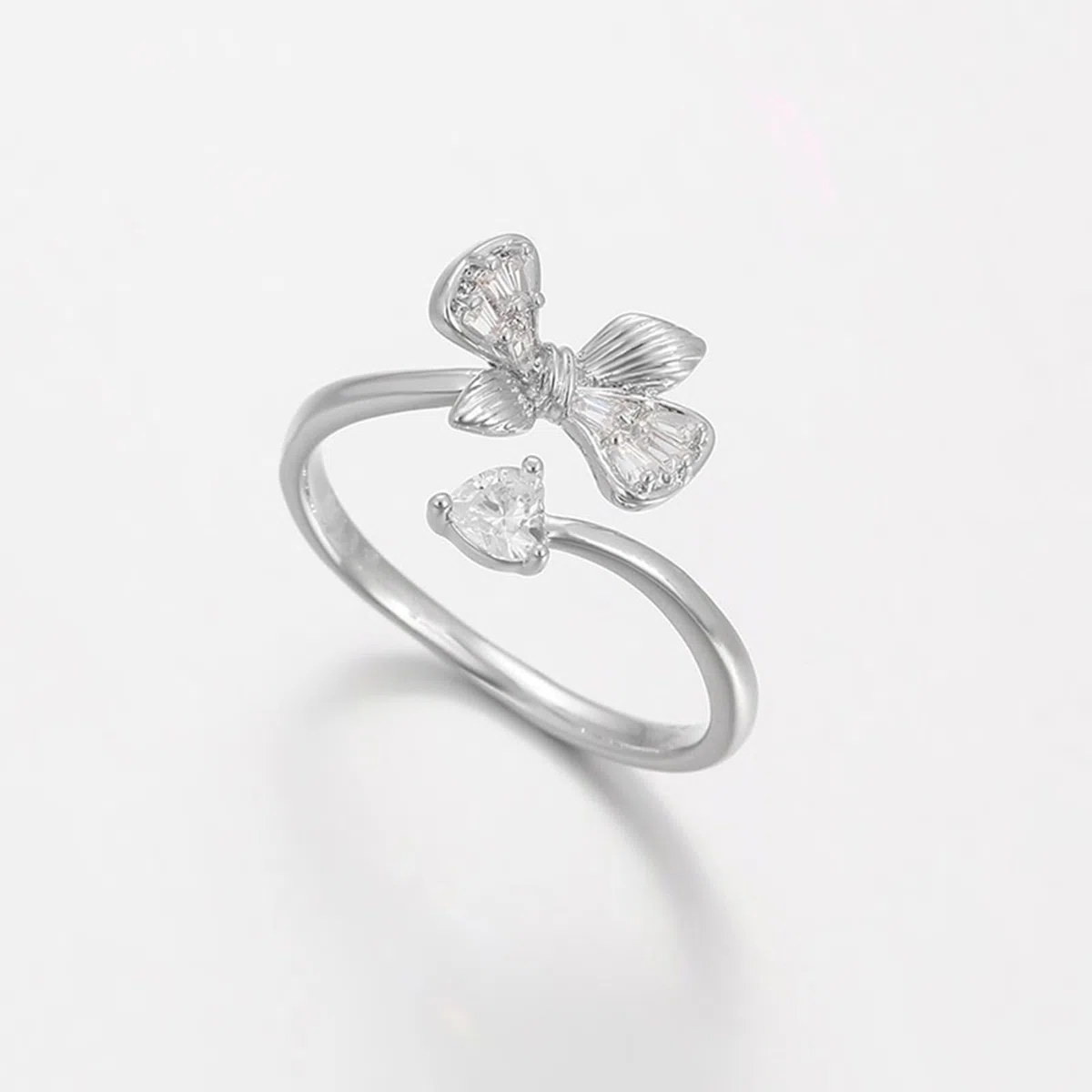 KnSam Alianzas de oro blanco auténtico Au750 de 18 quilates con corazón de moissanita, mariposa corazón de platino 950, alianzas de boda, talla 47-65