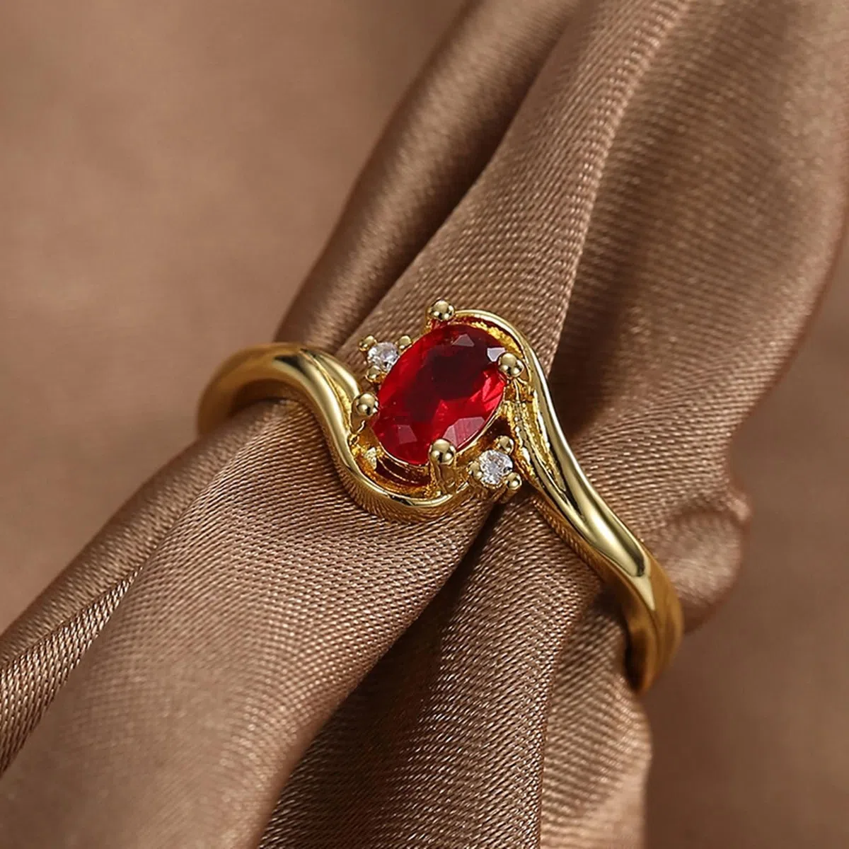 Beydodo Anillos de Compromiso de Oro de 9 14 18 Kilates Mujer con Oval con Rubí Creado y Moissanita, Anillo Oro de Compromiso Mujer