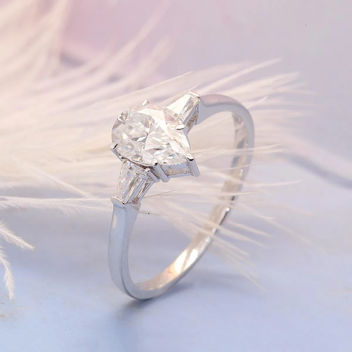 Anillo de compromiso de oro blanco de 14 K/18 K para mujer, pera de moissanita, anillo para mujer, anillo en forma de gota