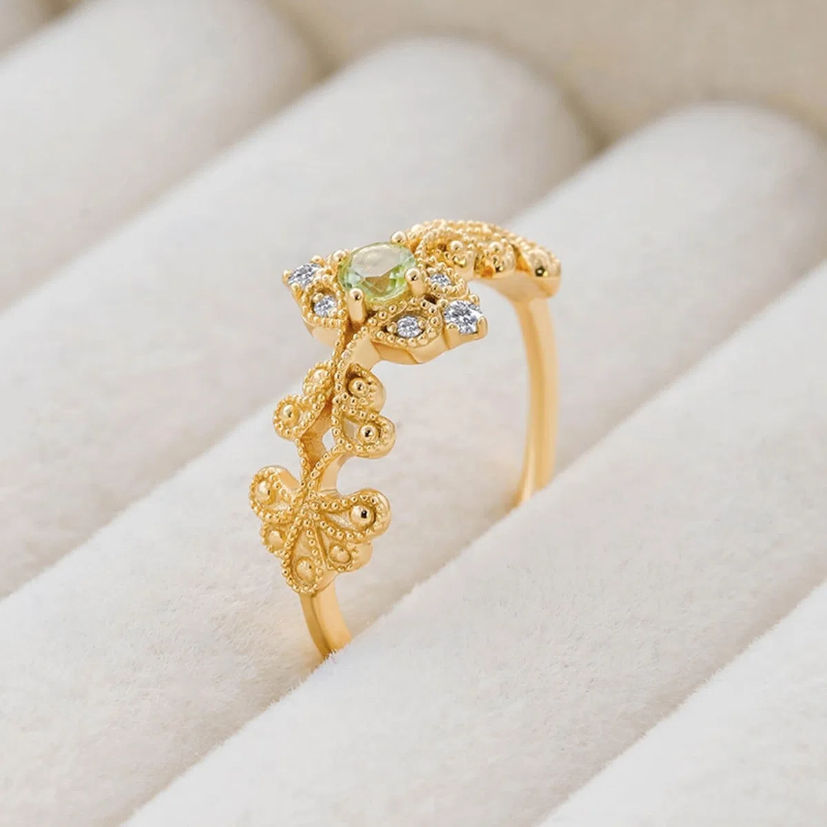 Par de anillos de oro 9 K/14 K/18 K con verde peridoto, flores en forma de vid