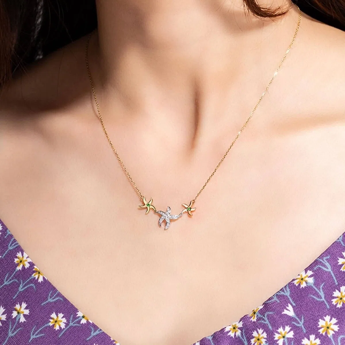 Collar con colgante de oro, oro amarillo de 18 quilates, estrella de mar con diamante y tsavorita, 0,22 quilates con cadena Rolo extensor de 45+5 cm, Diamond Moissanite