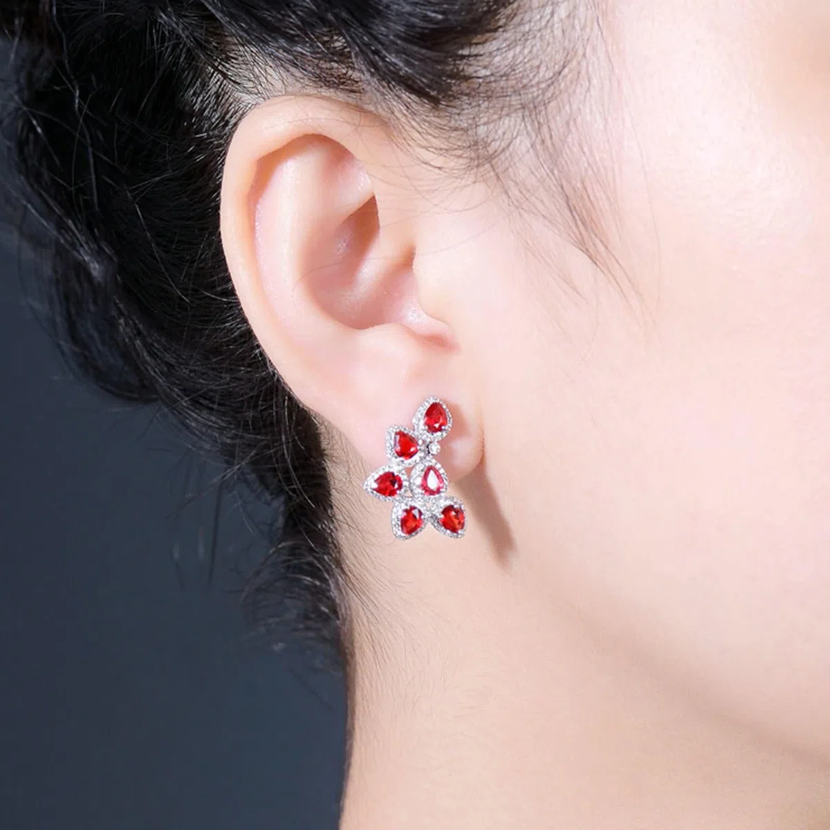 Pendientes Oro Blanco de 9 K / 14 K / 18 Kilates Mujer, Gota de Agua con Rubí Creado y Diamante, Pendientes de Mujer Plata Rojo