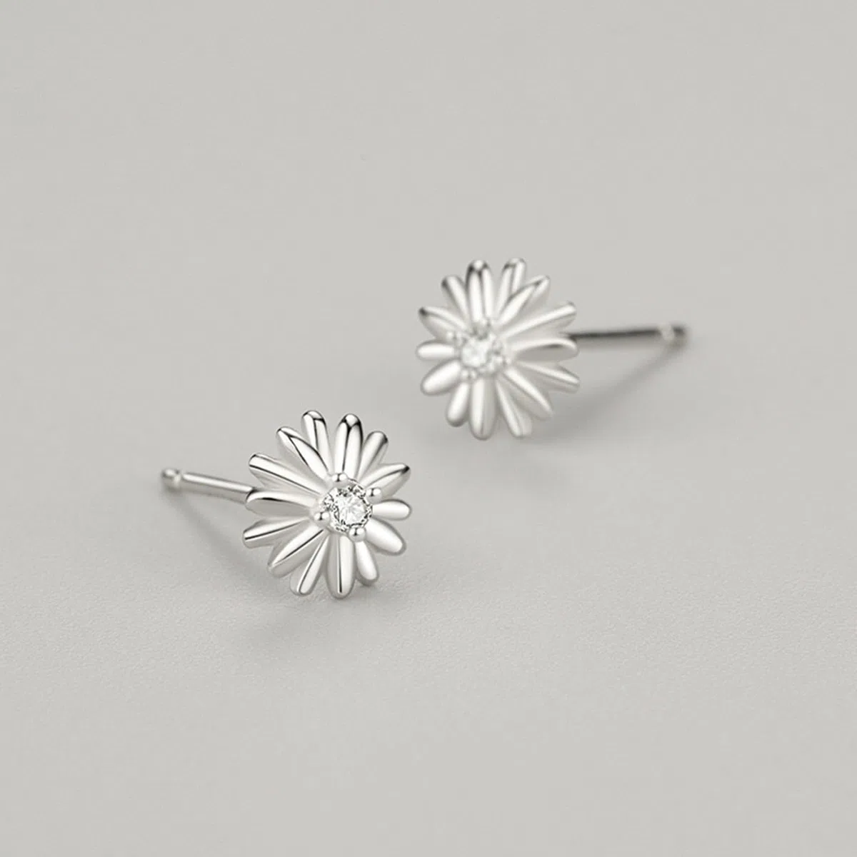 Pendientes de oro de platino para mujer, modernos con moissanita blanca, margarita, solitario blanco/platino oro blanco
