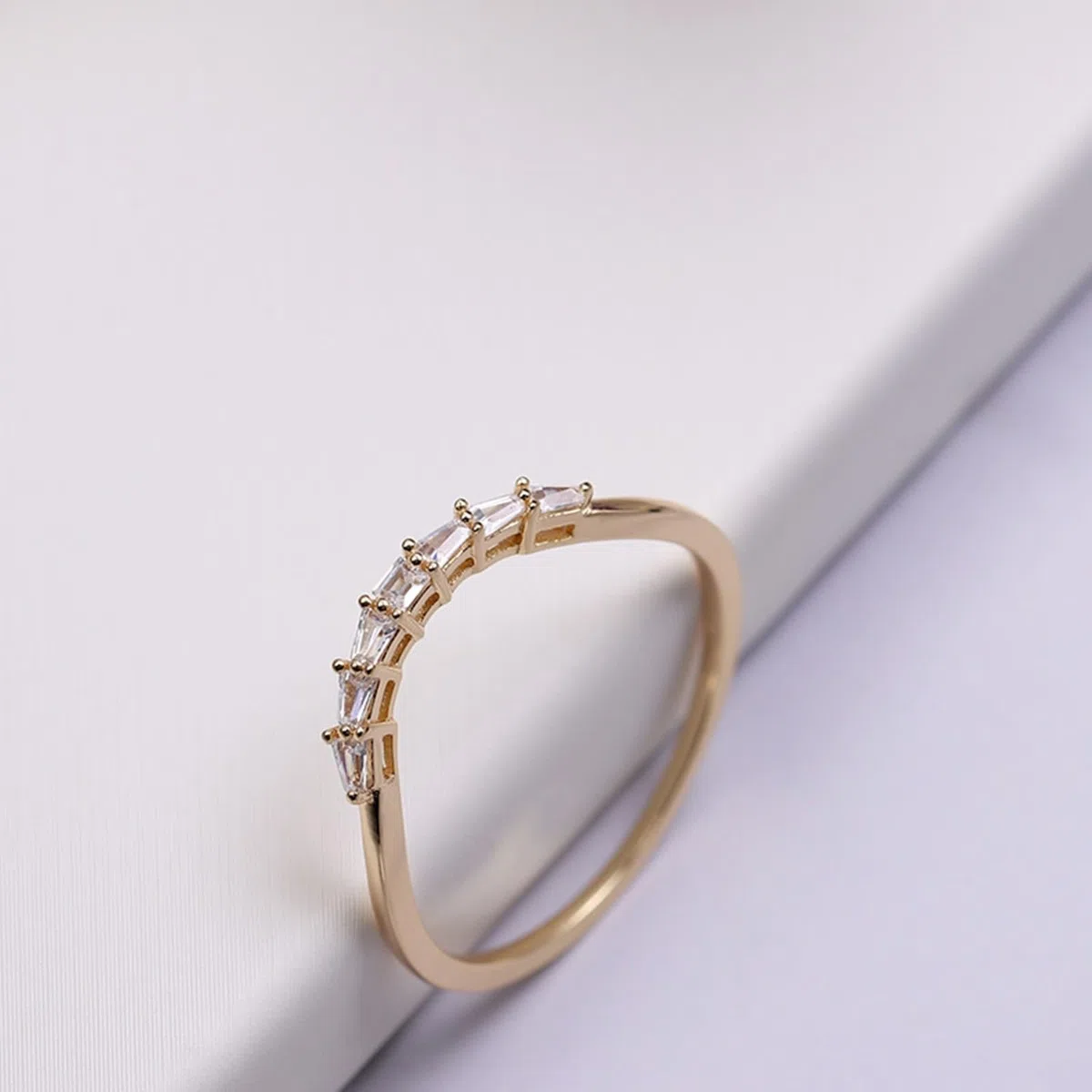 Anillo de compromiso de oro amarillo Au 375/585/750, trapezoidal, moissanita, filigrana, chic