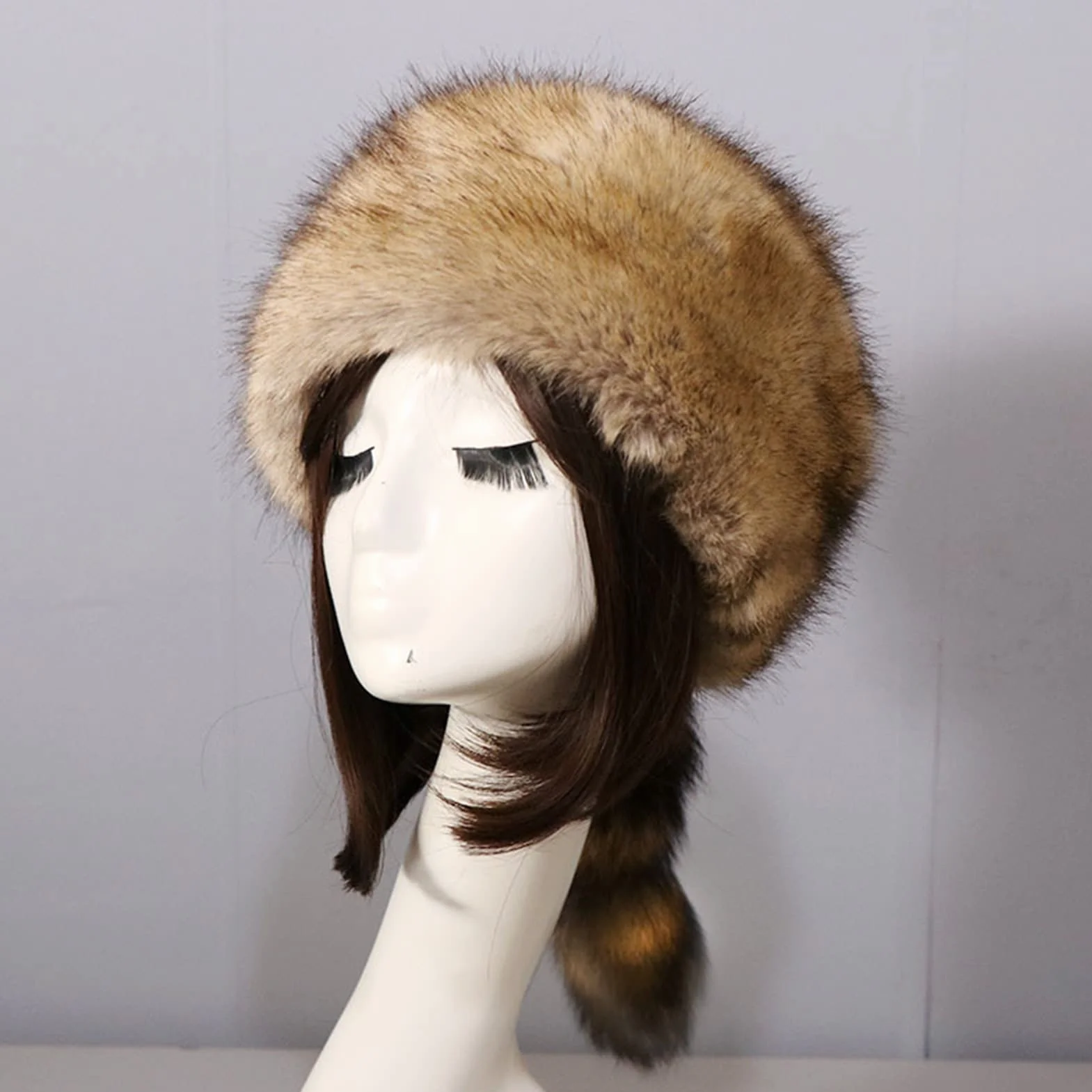 Altsuceser Gorra de piel sintética con cola de mapache y parte superior plana, sombrero de cola de mapache para invierno