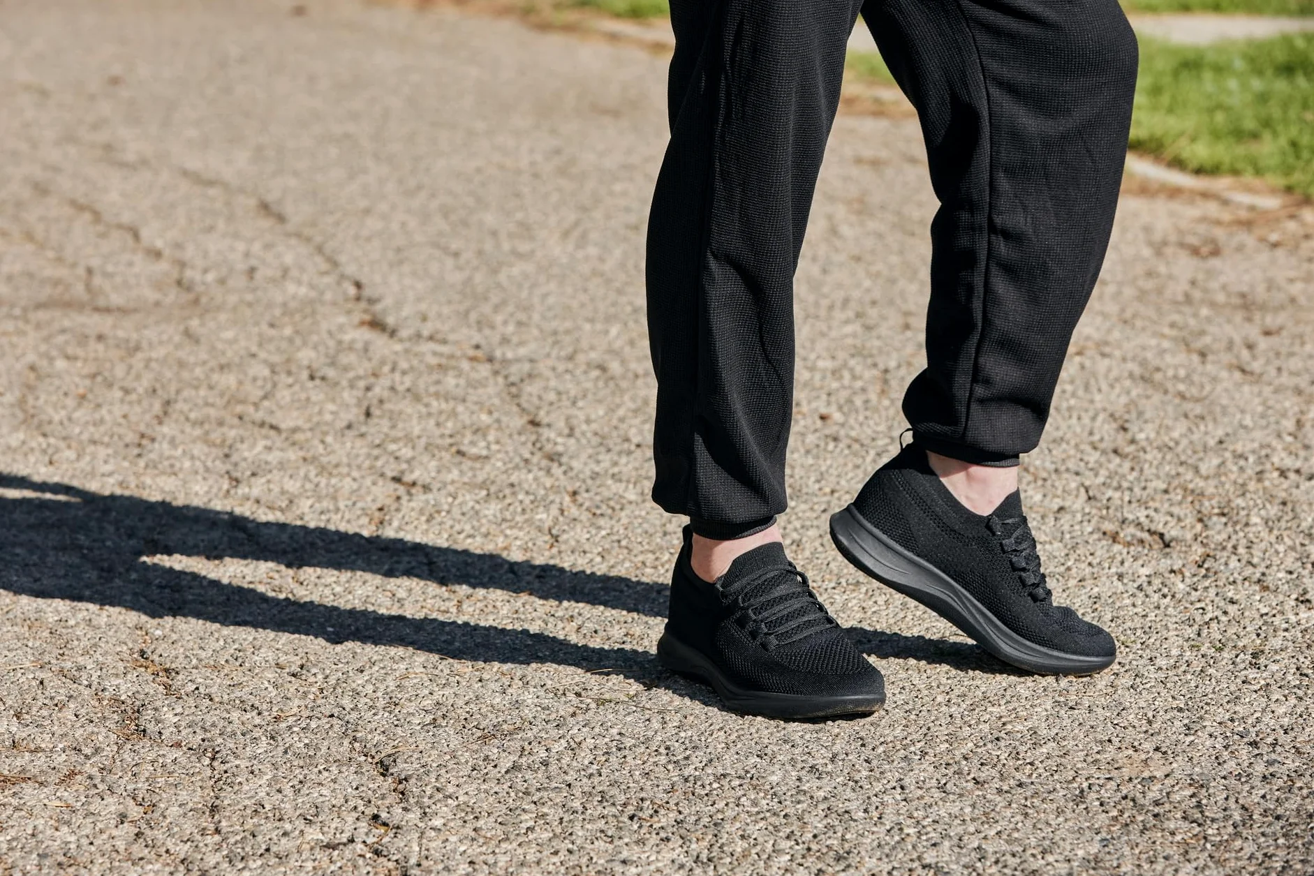 CALTO Zapatos de elevación invisibles para hombre con aumento de altura, tenis deportivos de punto súper ligeros, 2.4 pulgadas más altos