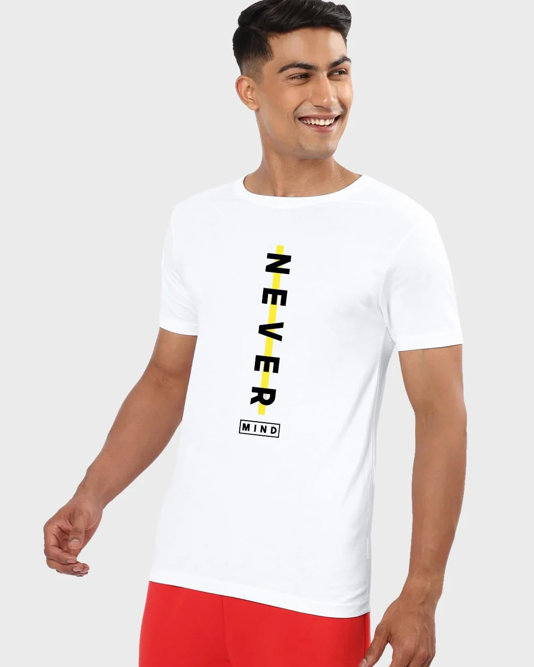 Bewakoof Camiseta estampada 100% algodón para hombre, ajuste regular, cuello redondo, media manga, blanco, 48