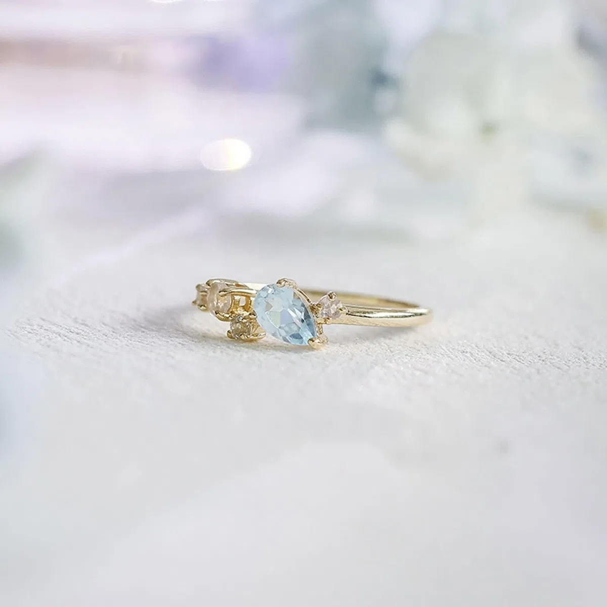 Anillo de compromiso de oro 9 K/14 K/18 K con gotas de topacio azul claro, forma de lágrima