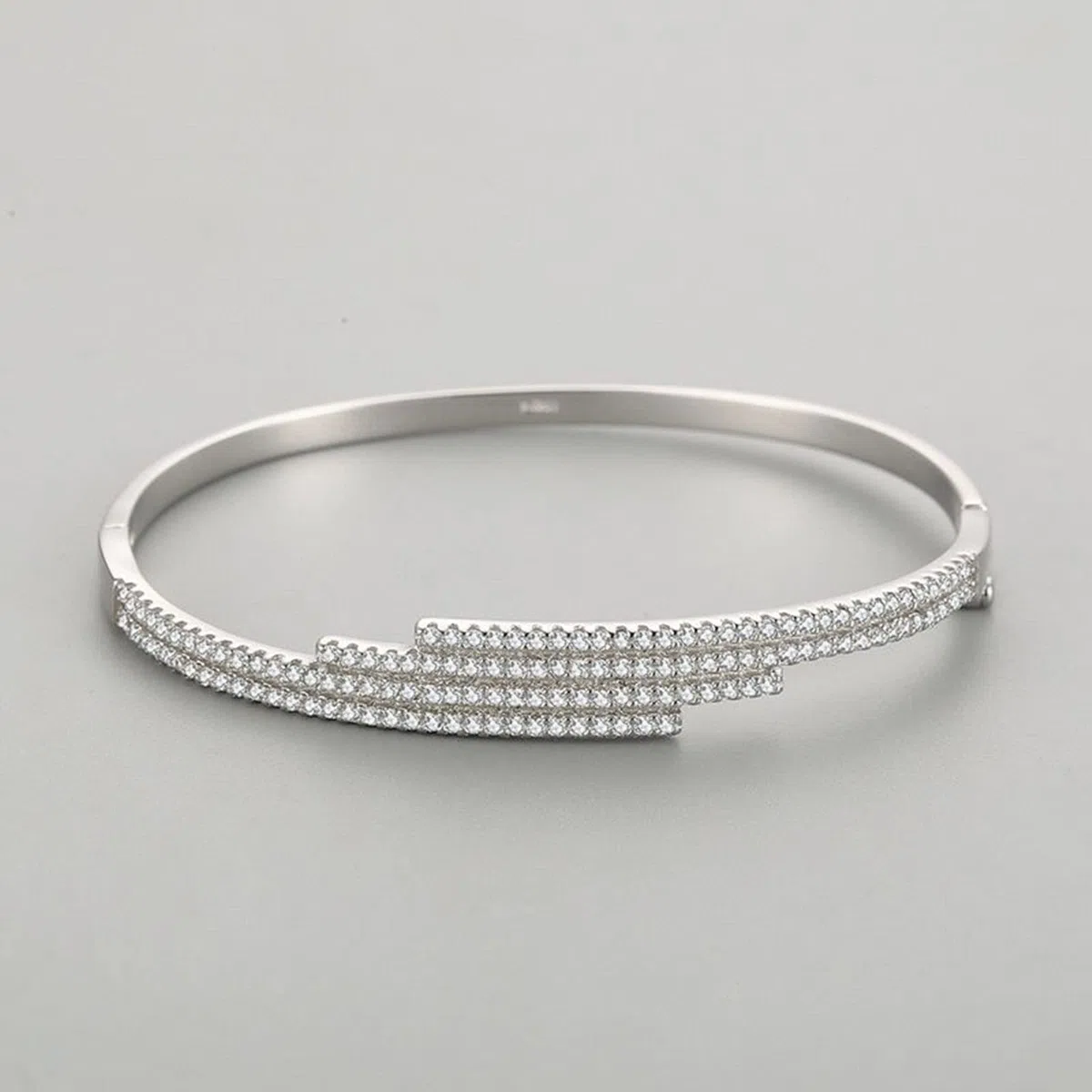 Pulseras de amistad para mujer, pulseras de plata de ley para mujer, líneas asimétricas con brazalete de circonita cúbica para mujer