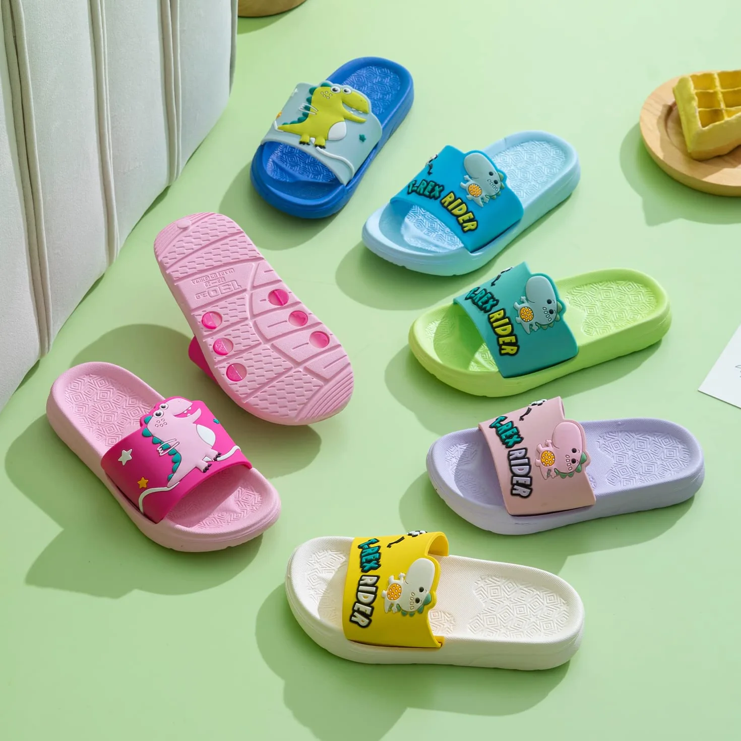 JOMIX Chanclas Niño Piscina Chanclas Niña Unisexo Niños Sandalias Verano Comodas Playa Mar Baño Ducha Suaves Chanclas Dinosaurios Suela Gruesa