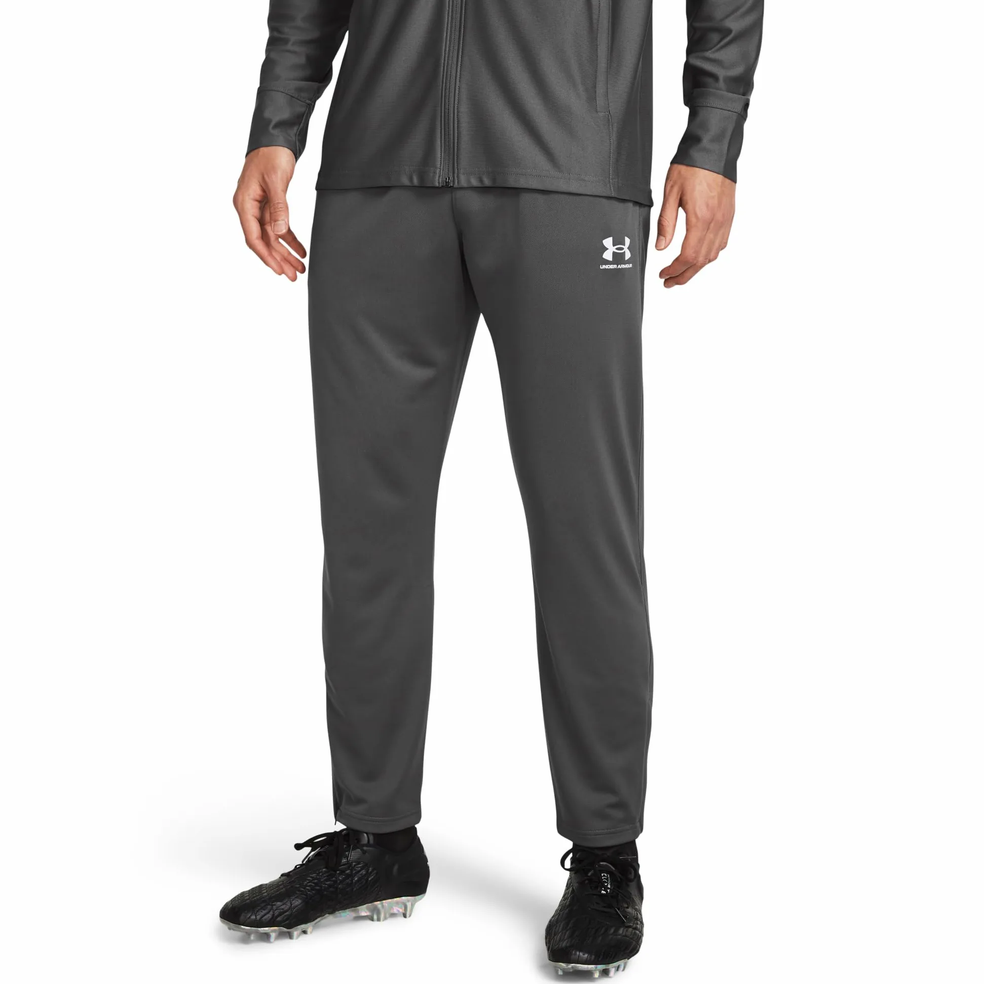Under Armour UA Challenger Pique Track Pantalones de deporte para hombre, pantalones de chándal transpirables y de secado rápido, color gris brezo/blanco
