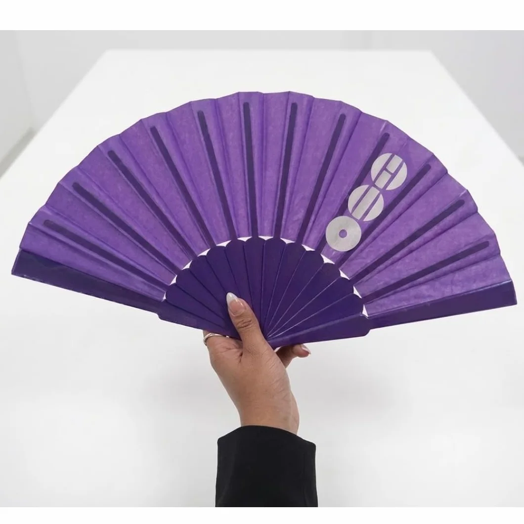 Abanico Plegable de Mano Arirang Morado con Funda de Organza Accesorio Coreano para Conciertos